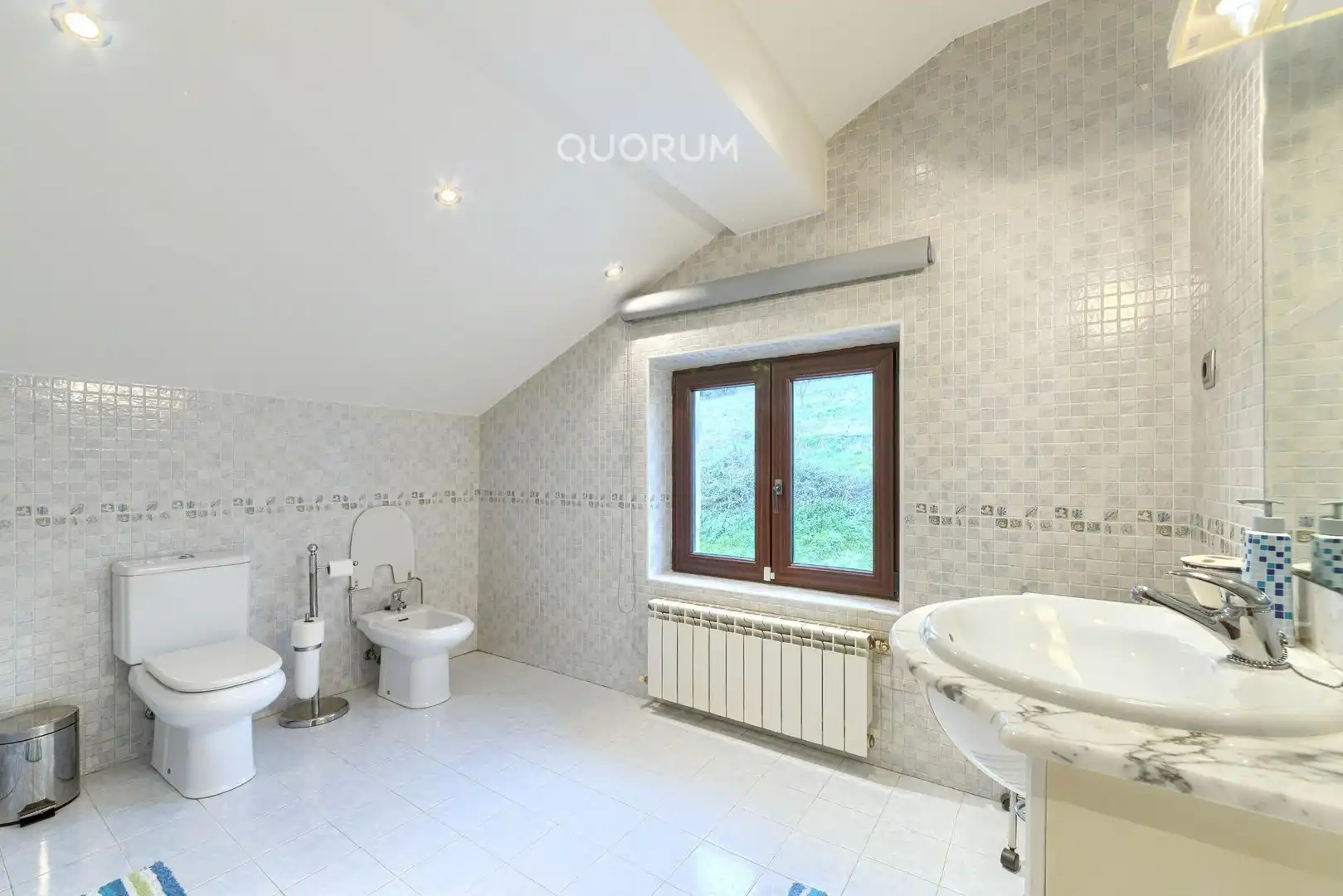 Badezimmer von Country house zum Verkauf in Bilbao  mit Heizung, Terrasse und Möbliert