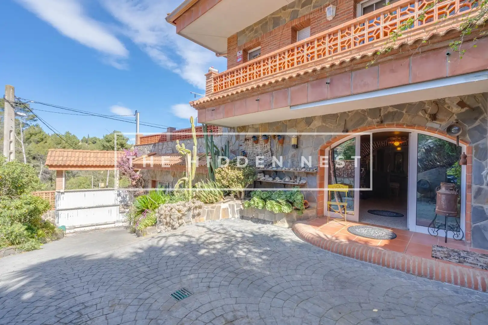Vista exterior de Casa o xalet en venda en Rubí amb Aire condicionat, Jardí privat i Terrassa