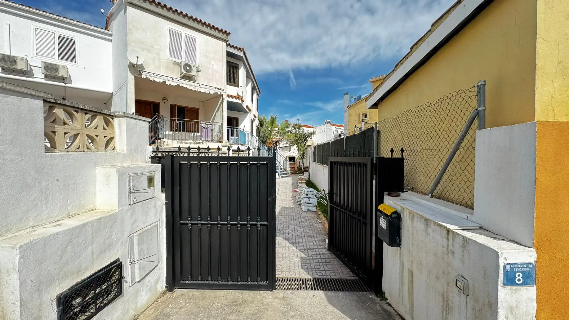 Casa pareada en venta en Carrer Villahermosa del Río 9