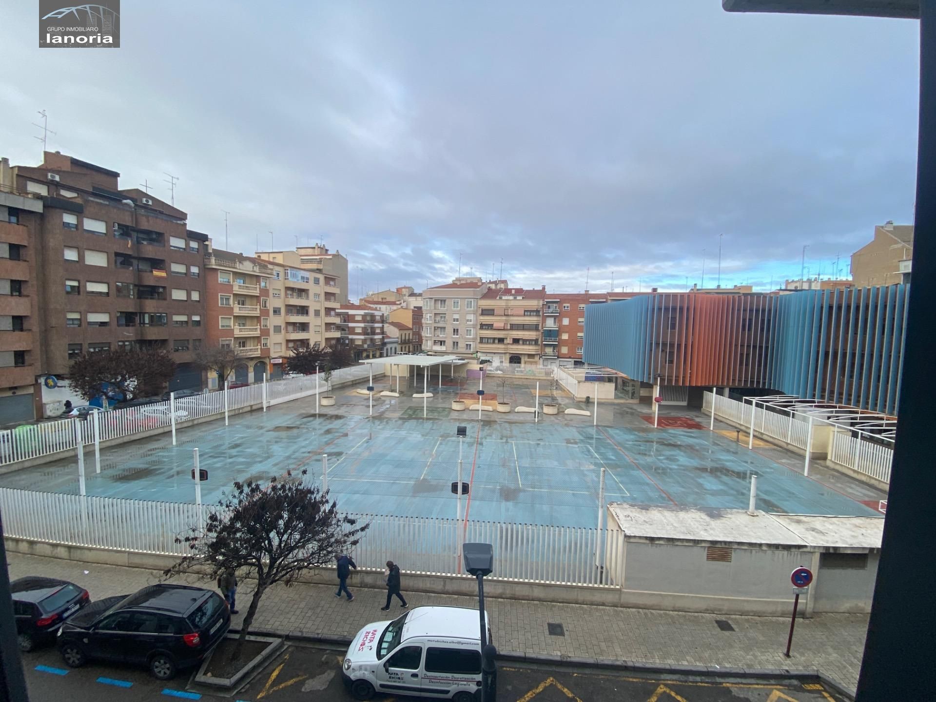 Aparcament de Apartament de lloguer en  Albacete Capital amb Balcó i Piscina comunitària
