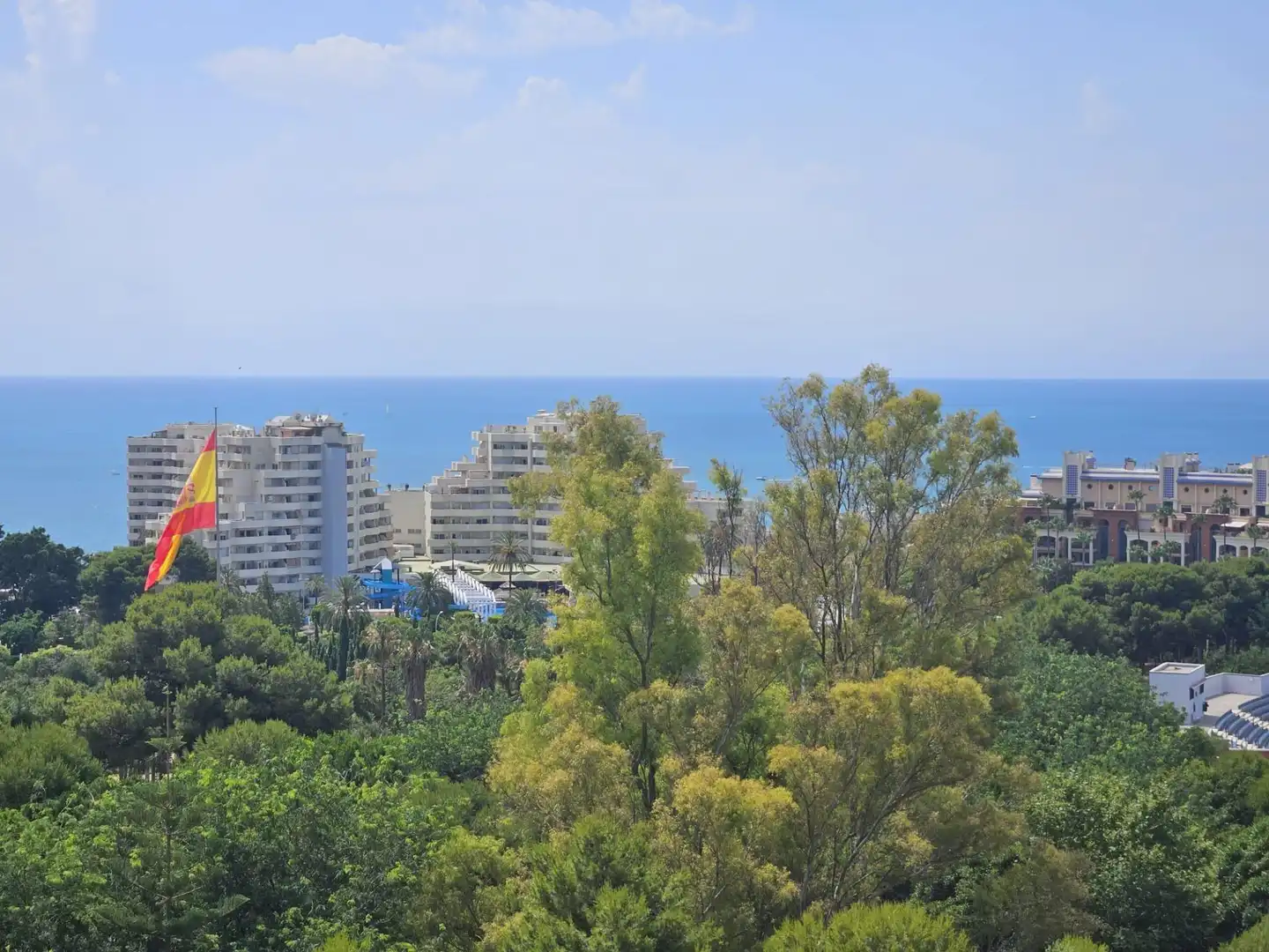 Vista exterior de Àtic en venda en Benalmádena amb Aire condicionat, Jardí privat i Terrassa