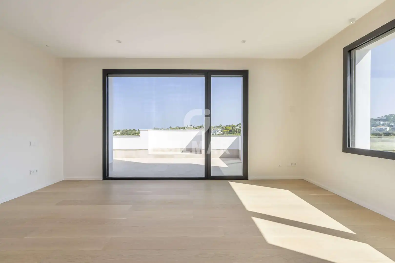 Vista exterior de Casa o xalet en venda en Sotogrande amb Calefacció, Jardí privat i Piscina