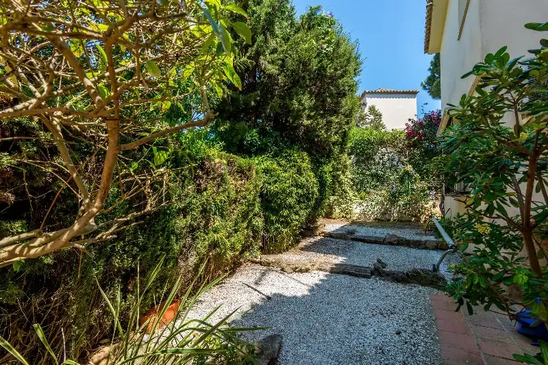 Chalet con piscina en venta en Elviria - Cabopino