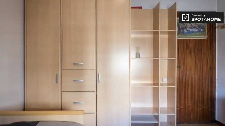 Habitación de Piso para compartir en Barcelona con Aire acondicionado, Calefacción y Amueblado