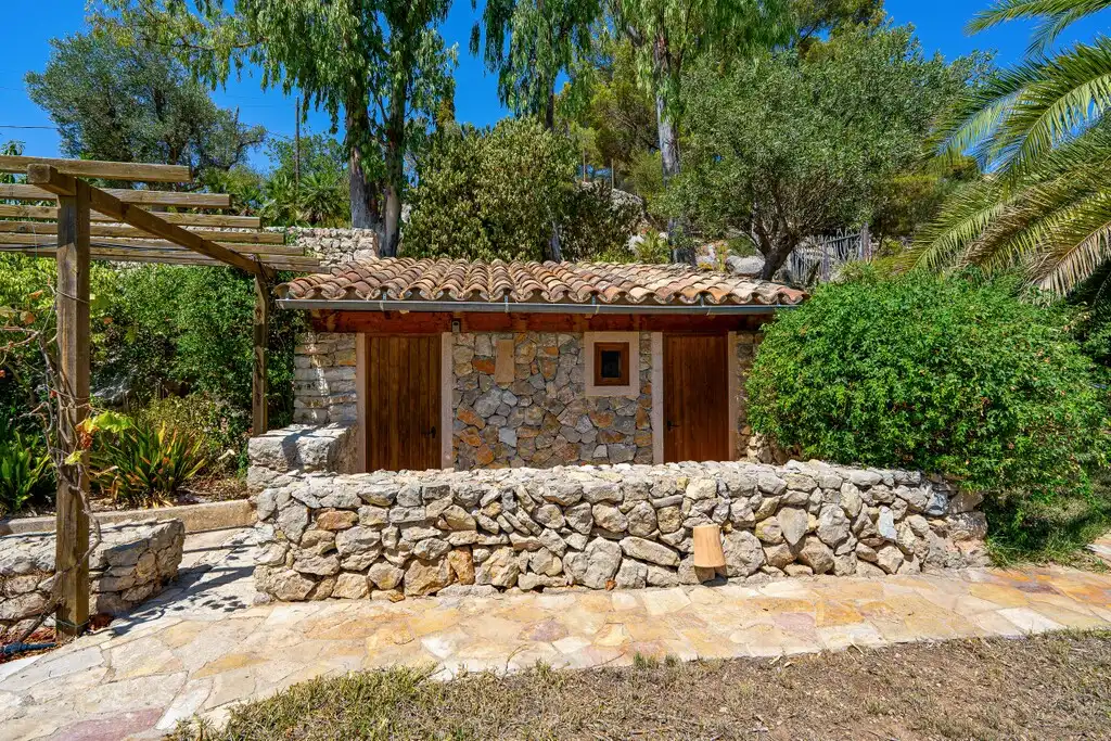 Vista exterior de Finca rústica en venda en Puigpunyent amb Aire condicionat, Calefacció i Jardí privat