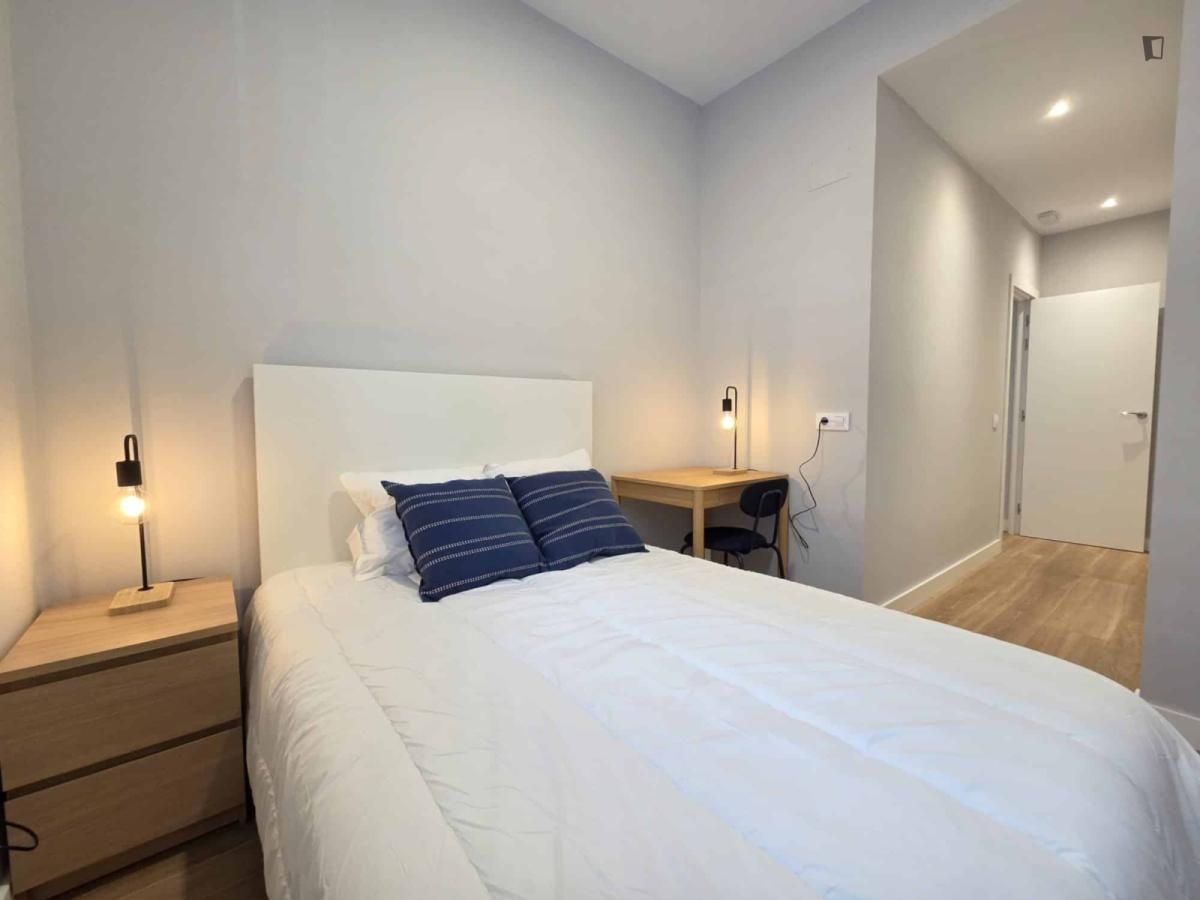 Schlafzimmer von Wohnungen zur Miete in  Madrid Capital mit Möbliert, Ofen und Waschmaschine