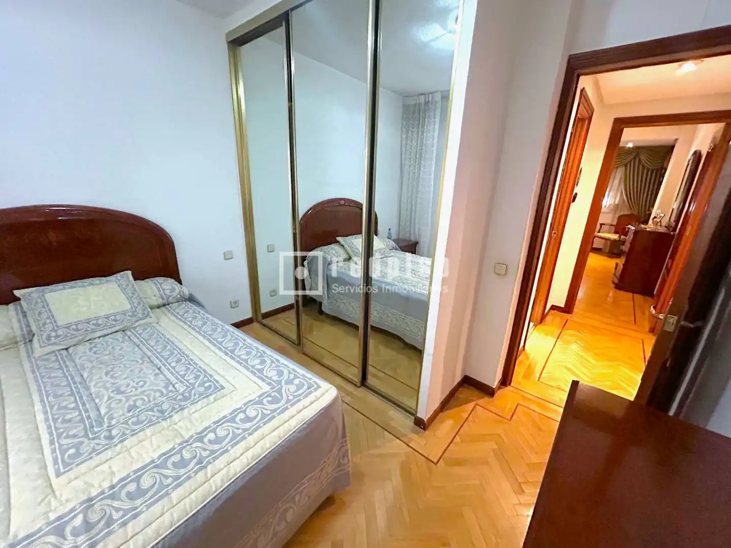 Dormitori de Pis en venda en Madrid amb Calefacció, Parquet i Terrassa