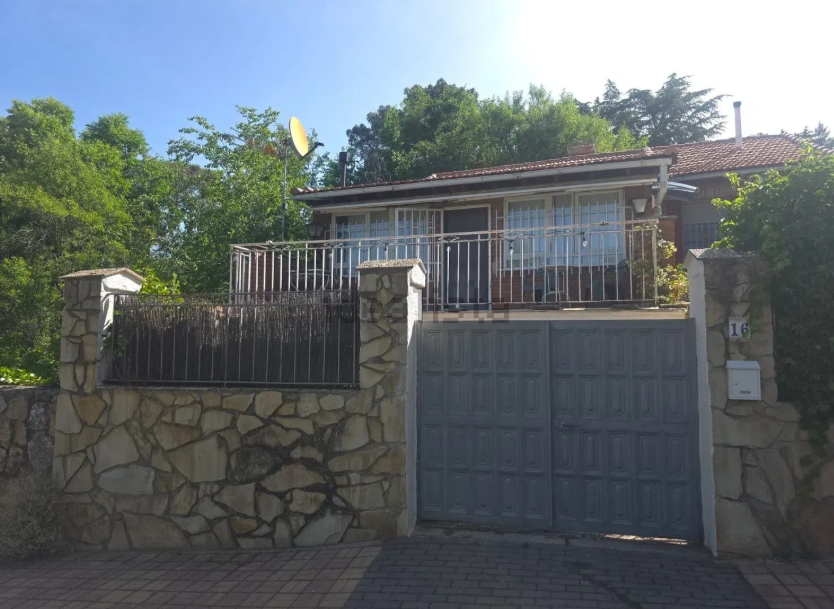Vista exterior de Casa o chalet en venta en Robledo de Chavela con Calefacción, Jardín privado y Terraza