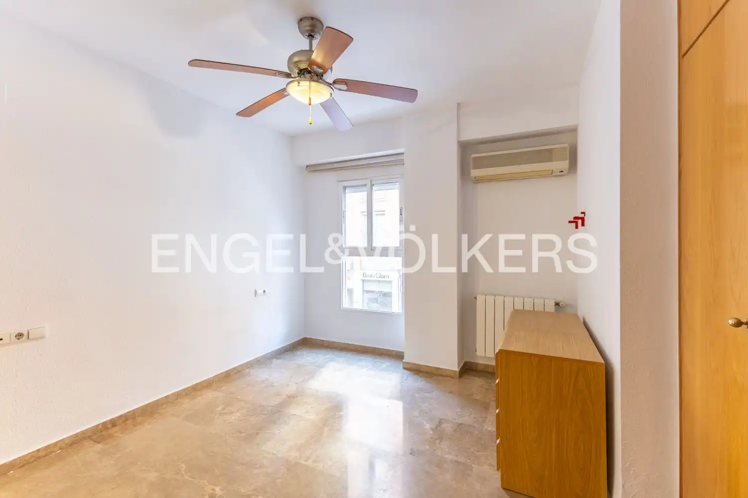 Wohnung zum Verkauf in Valencia mit Klimaanlage, Heizung und Terrasse