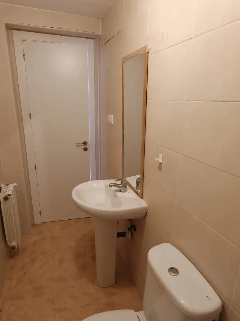Baño de Casa adosada en venta en Barcience con Calefacción, Jardín privado y Amueblado