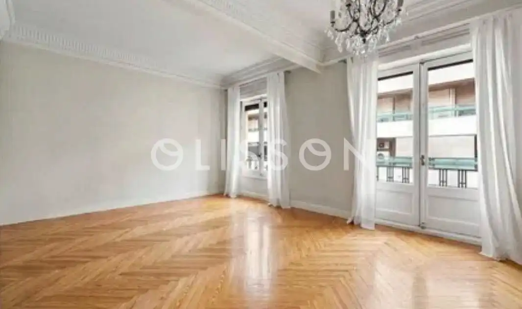 Habitación de Piso en venta en Madrid con Calefacción y Trastero