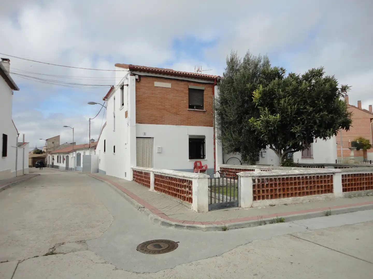 Vista exterior de Casa adosada en venta en Olmedo con Calefacción, Jardín privado y Terraza
