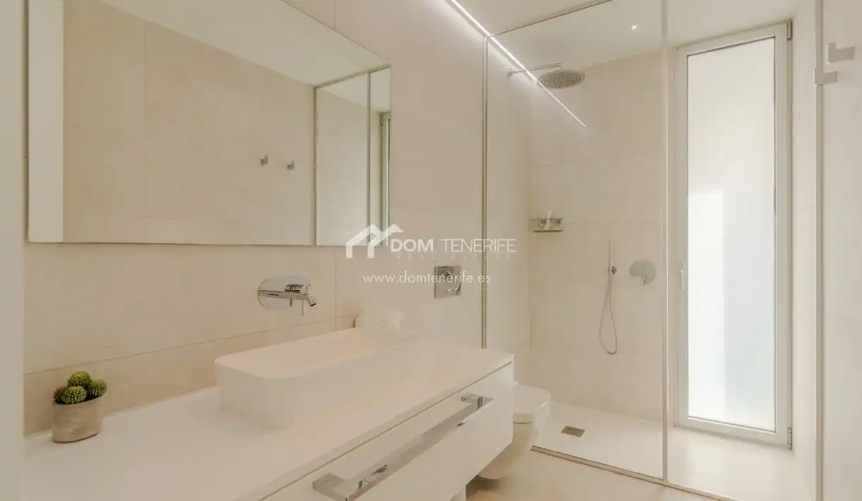 Bathroom of Houses for sale in Adeje  with Terrace, Storage room and Swimming Pool