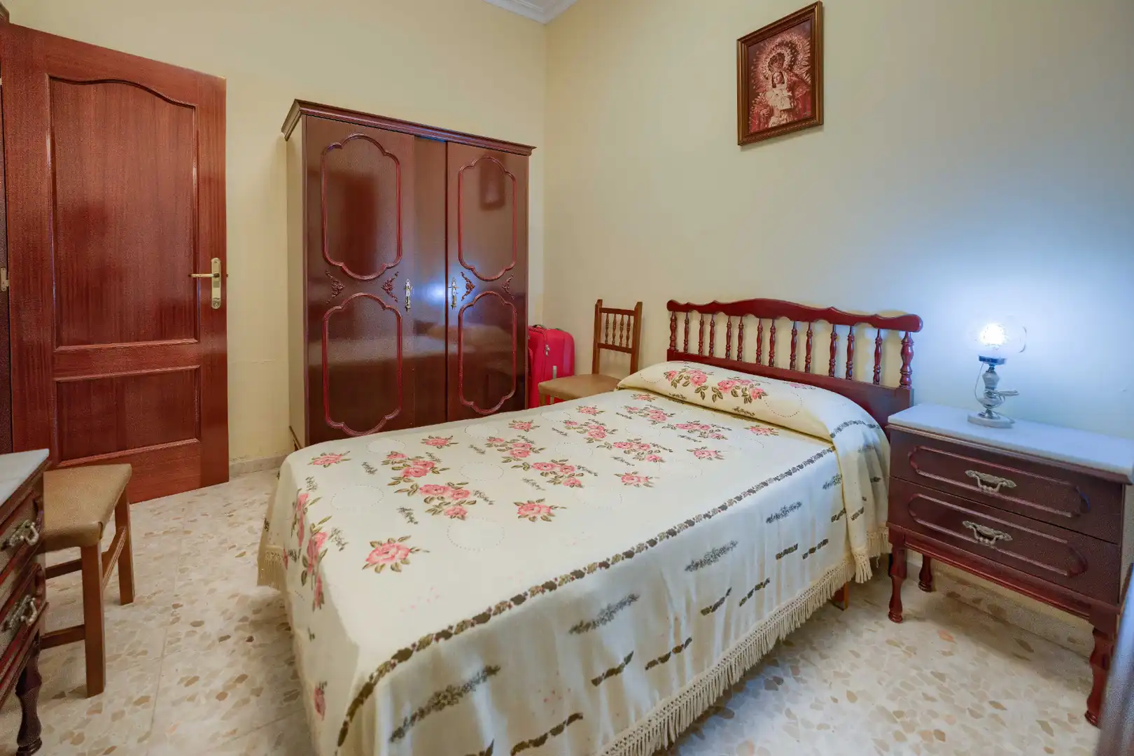 Habitación de Casa adosada en venta en Mairena del Aljarafe con Aire acondicionado, Calefacción y Jardín privado