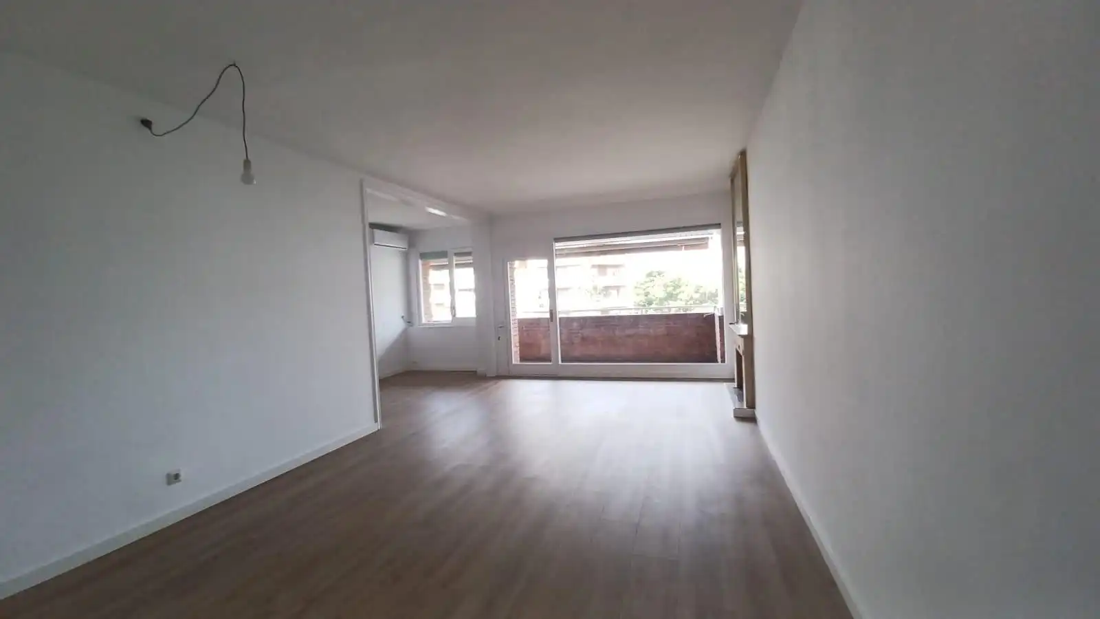 Living room of Flat for rent in Barcelona  with Heating, Parquet flooring and Terrace