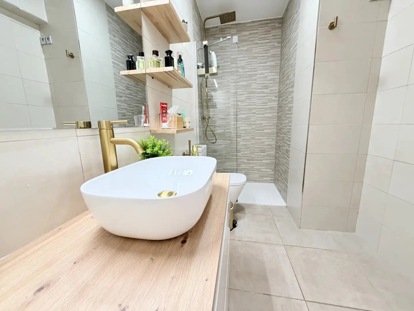 Bathroom of Apartments for rent in Sevilla  with Air Conditioner, Heating and Parquet flooring