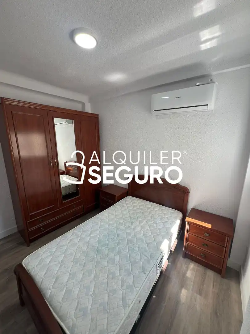 Bedroom of Flat for rent in Madrid  with Air Conditioner, Heating and Terrace