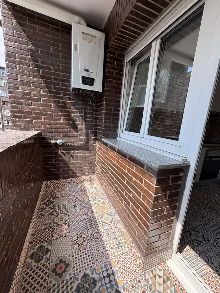 Terrassa de Pis en venda en Gijón  amb Calefacció, Traster i Balcó