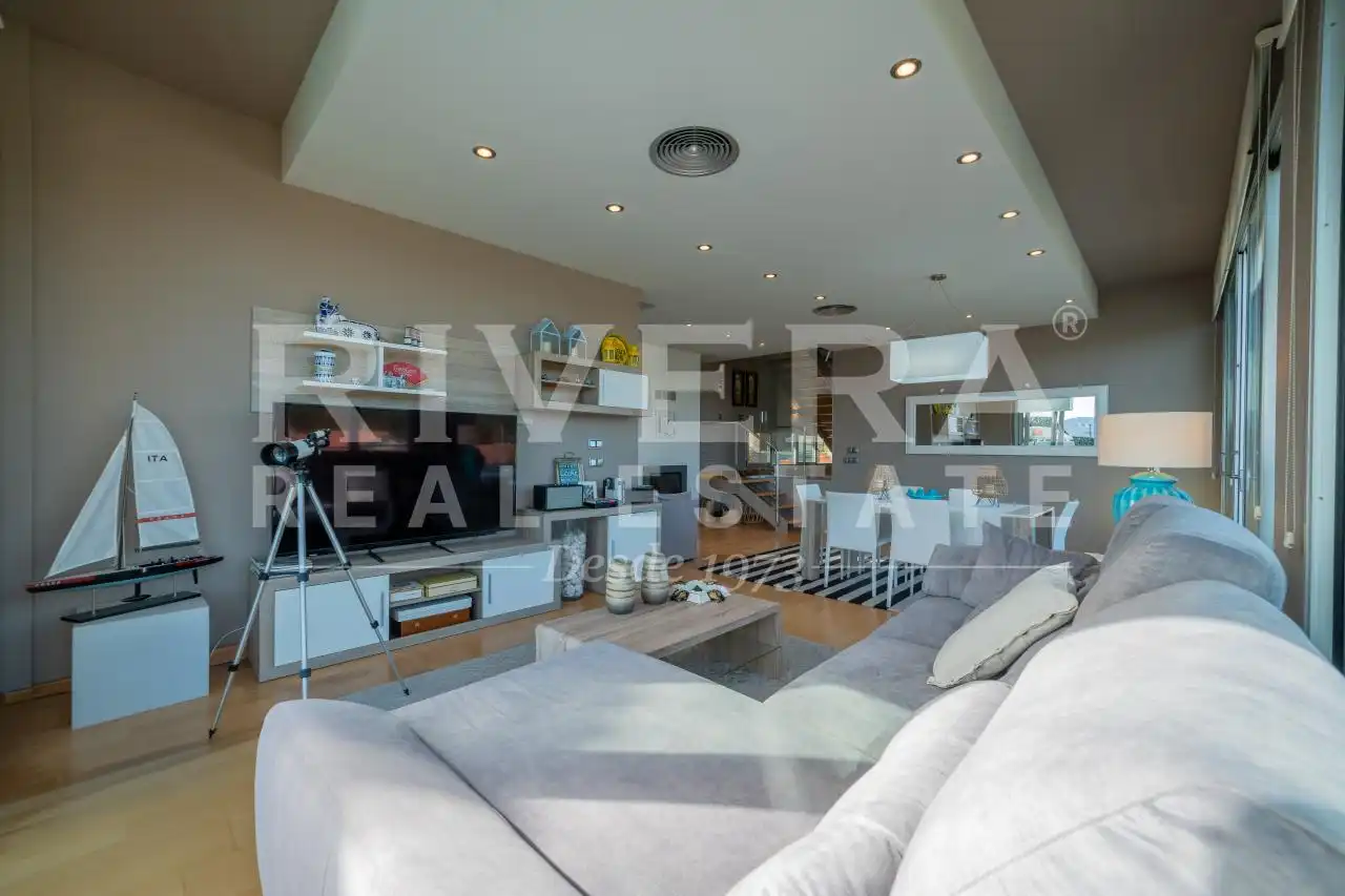 Sala de estar de Casa o chalet en venta en Poio con Calefacción, Jardín privado y Terraza