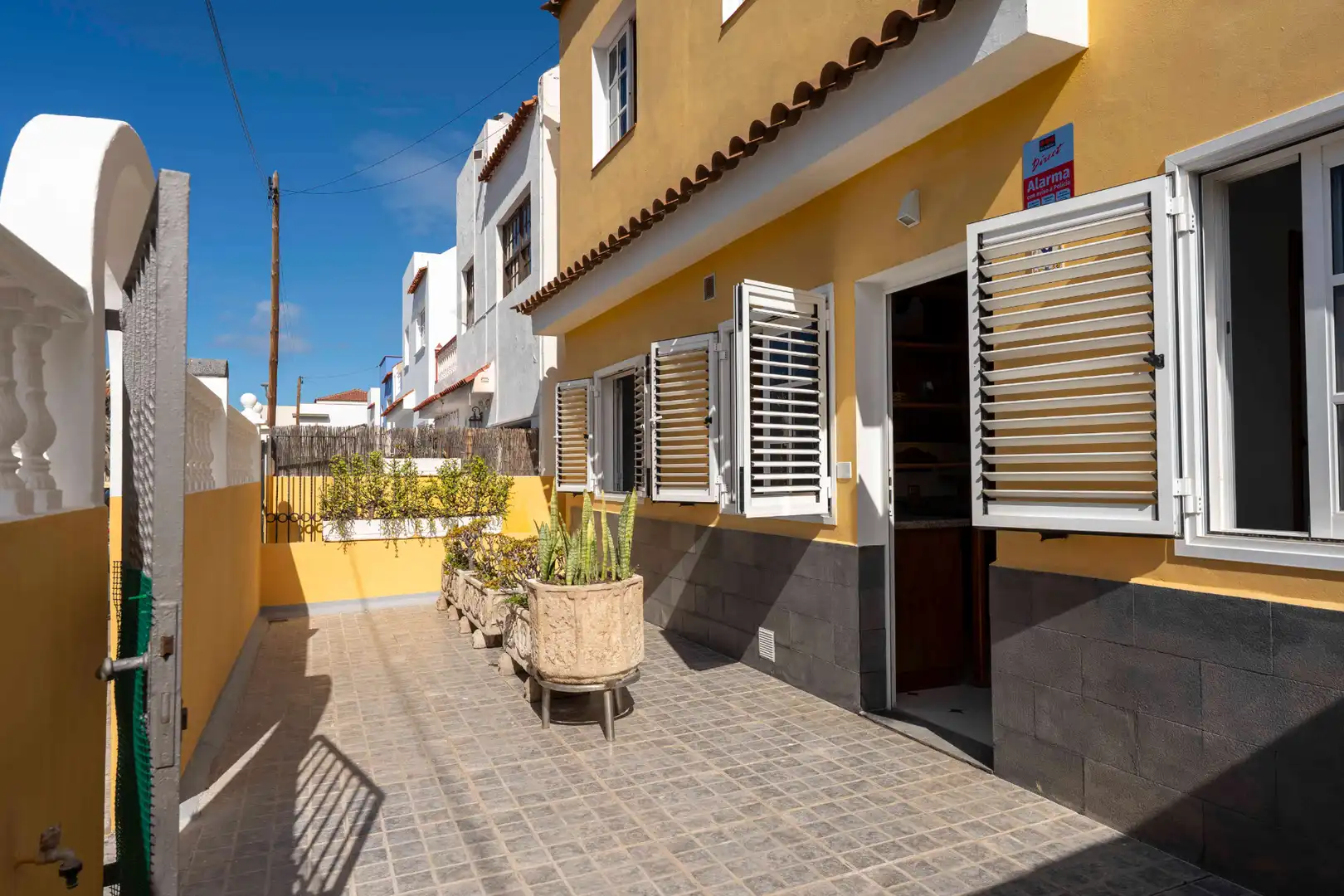 Vista exterior de Piso en venta en Los Silos con Terraza