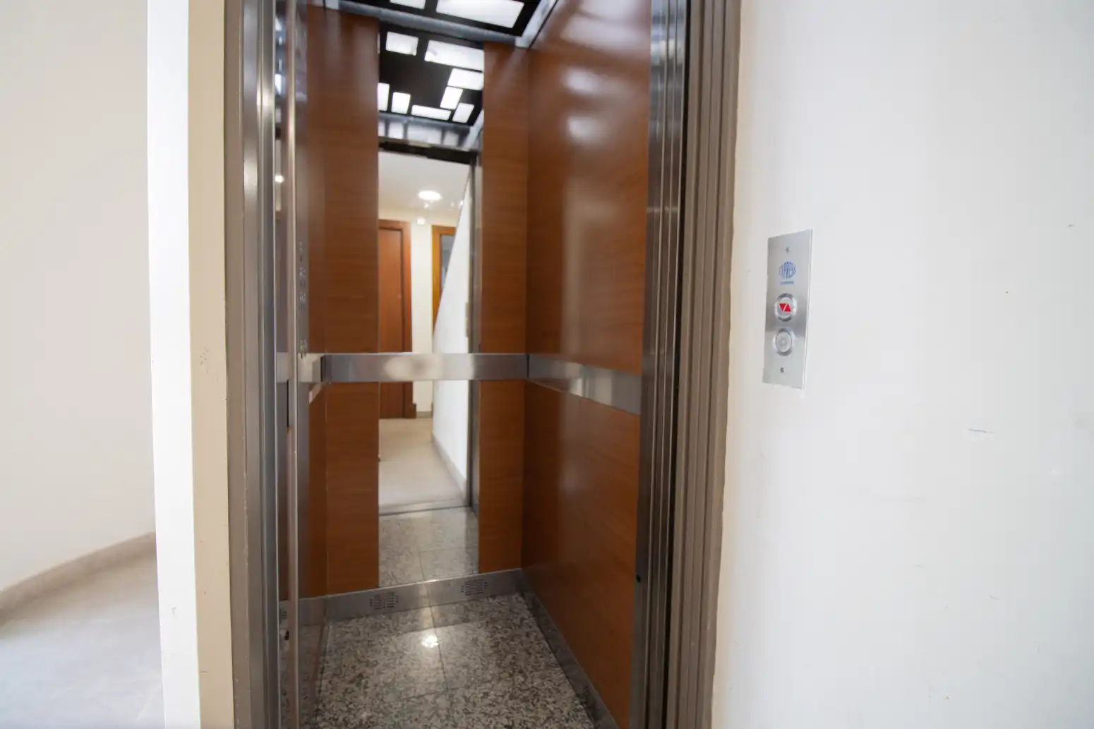 Piso en venta en  Pamplona / Iruña con Calefacción y Parquet