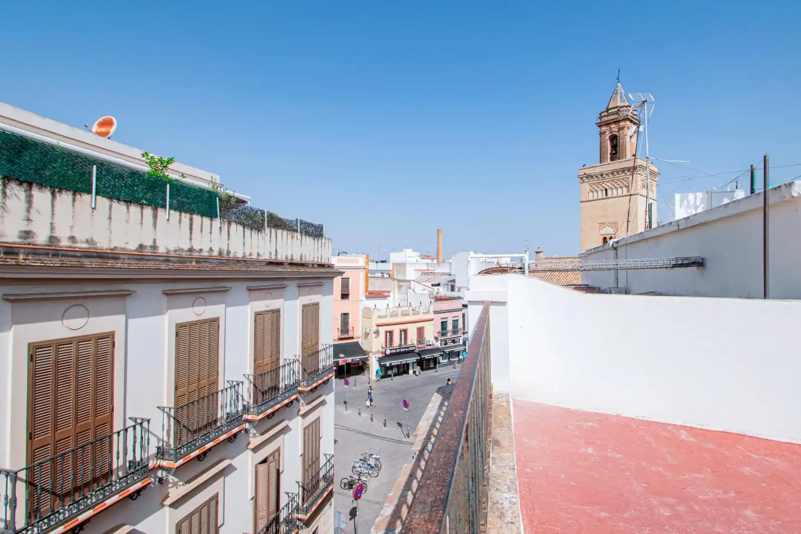 Vista exterior de Piso en venta en Sevilla