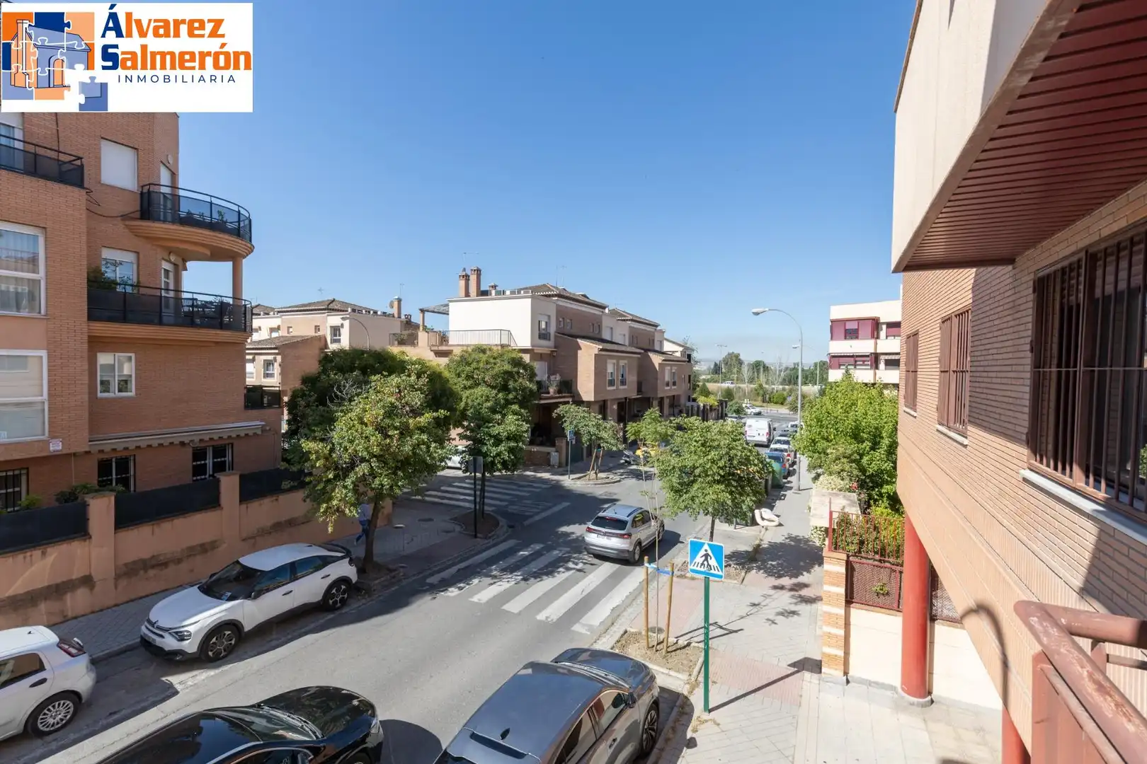 Vista exterior de Pis de lloguer en Granada amb Calefacció, Terrassa i Piscina comunitària