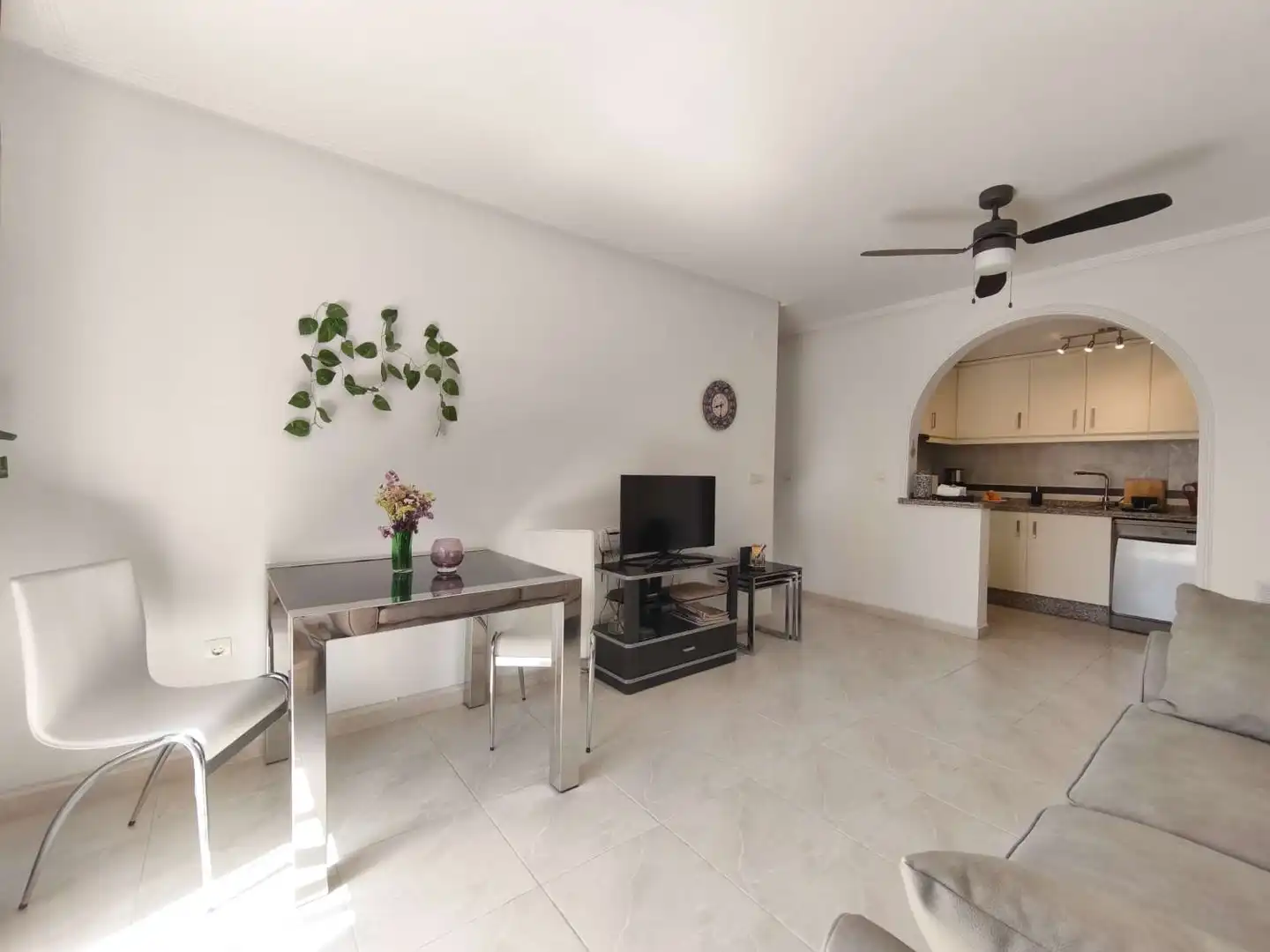Wohnzimmer von Wohnungen zum Verkauf in Orihuela mit Klimaanlage, Heizung und Schwimmbad