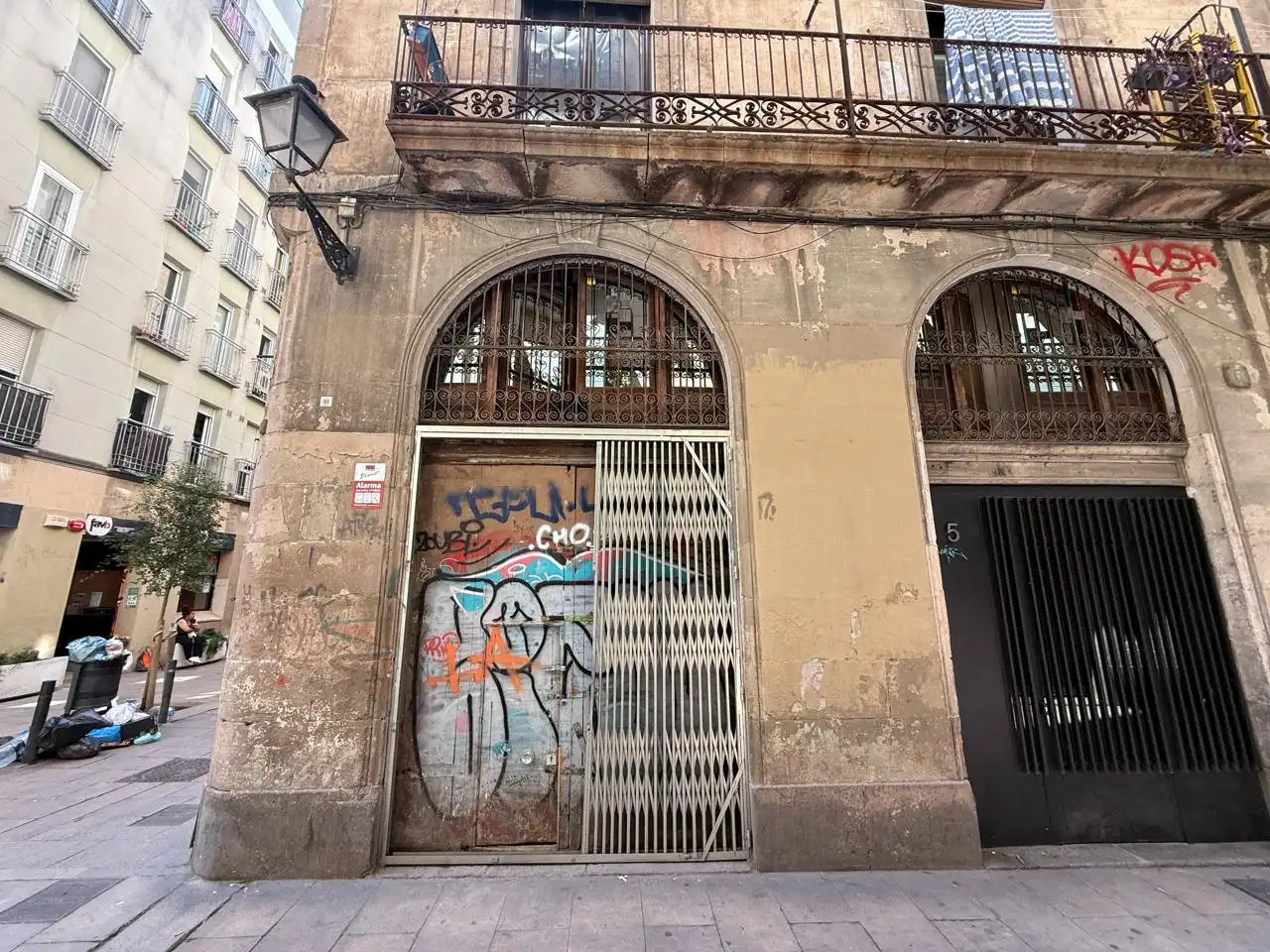 Vista exterior de Local en venda en Barcelona
