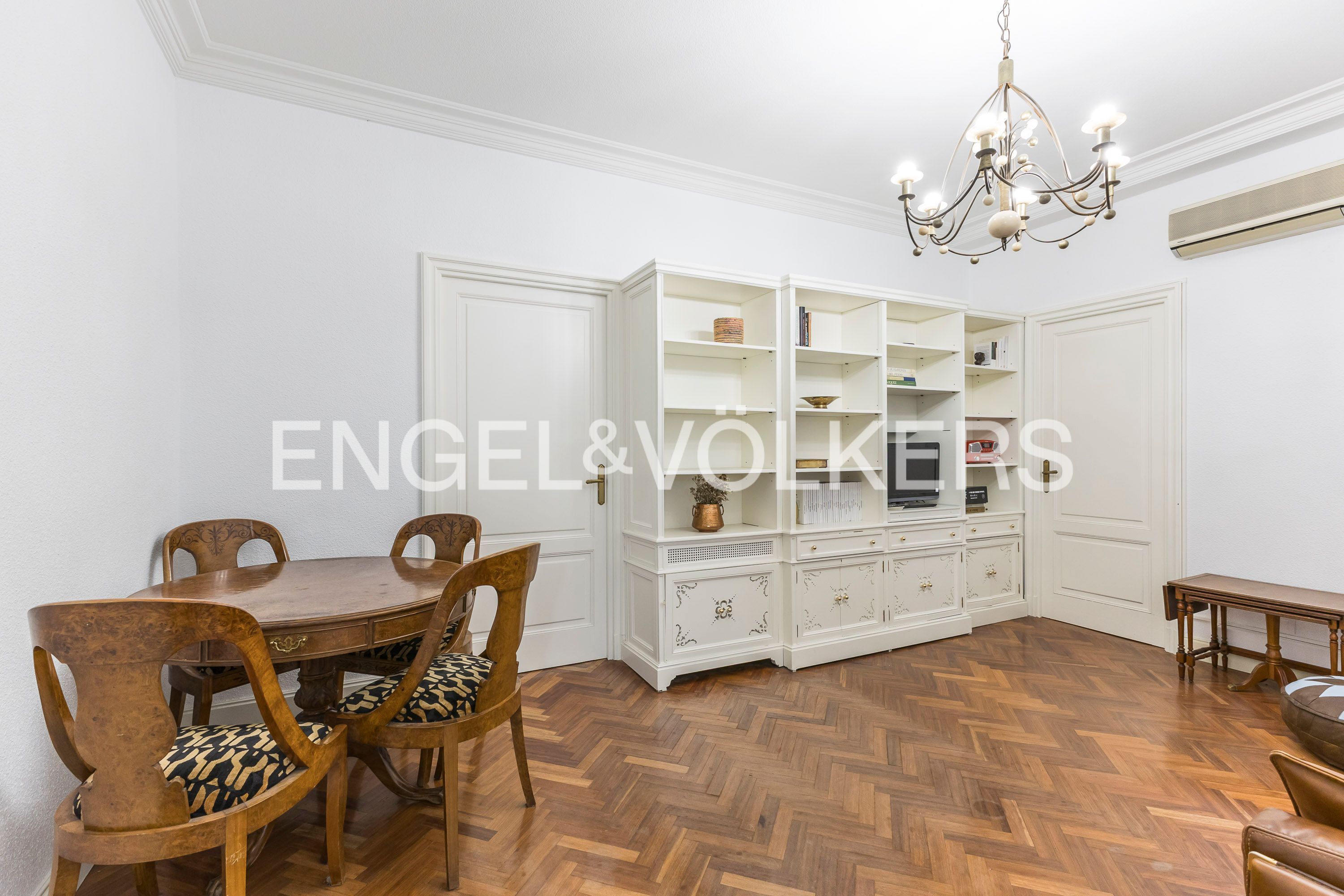 Comedor de Apartamento de alquiler en  Madrid Capital con Aire acondicionado, Calefacción y Parquet