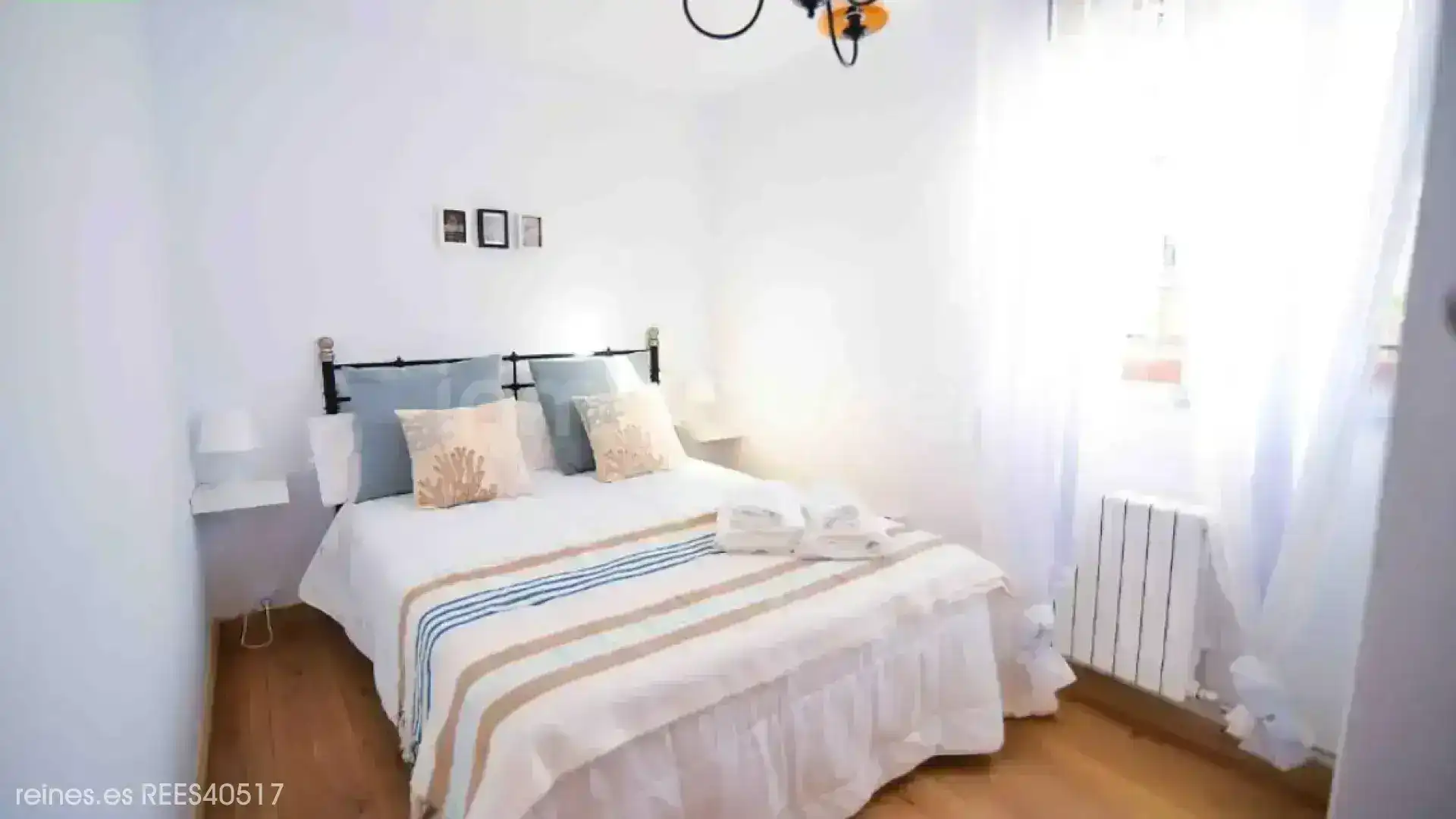 Dormitori de Casa o xalet en venda en Val de San Vicente  amb Calefacció, Terrassa i Moblat