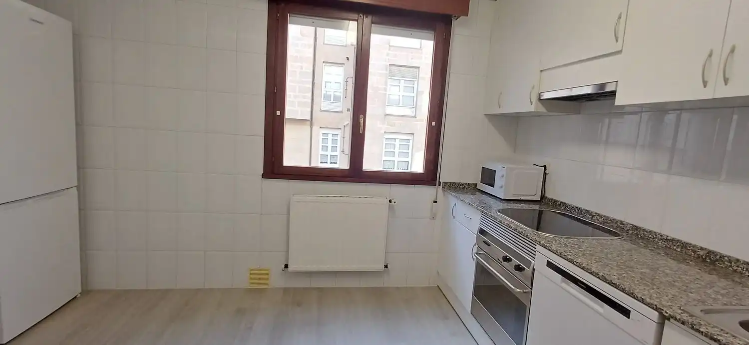 Cocina de Piso de alquiler en Gijón  con Calefacción, Trastero y Piscina