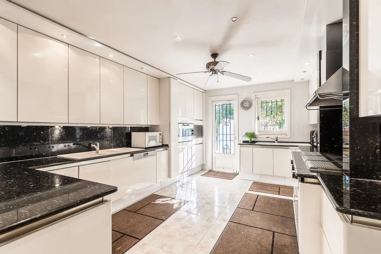 Country homes for sale in Génova