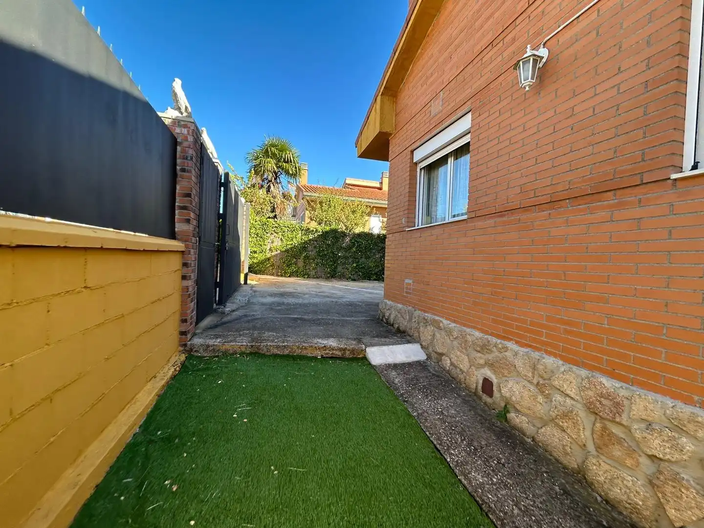 Vista exterior de Casa o chalet en venta en Pioz con Piscina