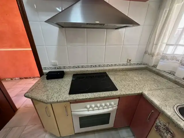 Cocina de Casa adosada en venta en Huelva con Aire acondicionado, Calefacción y Jardín privado