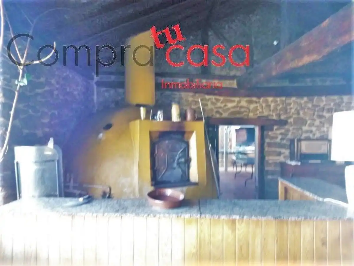 Local comercial en venda a Torrecaballeros, imagen 3