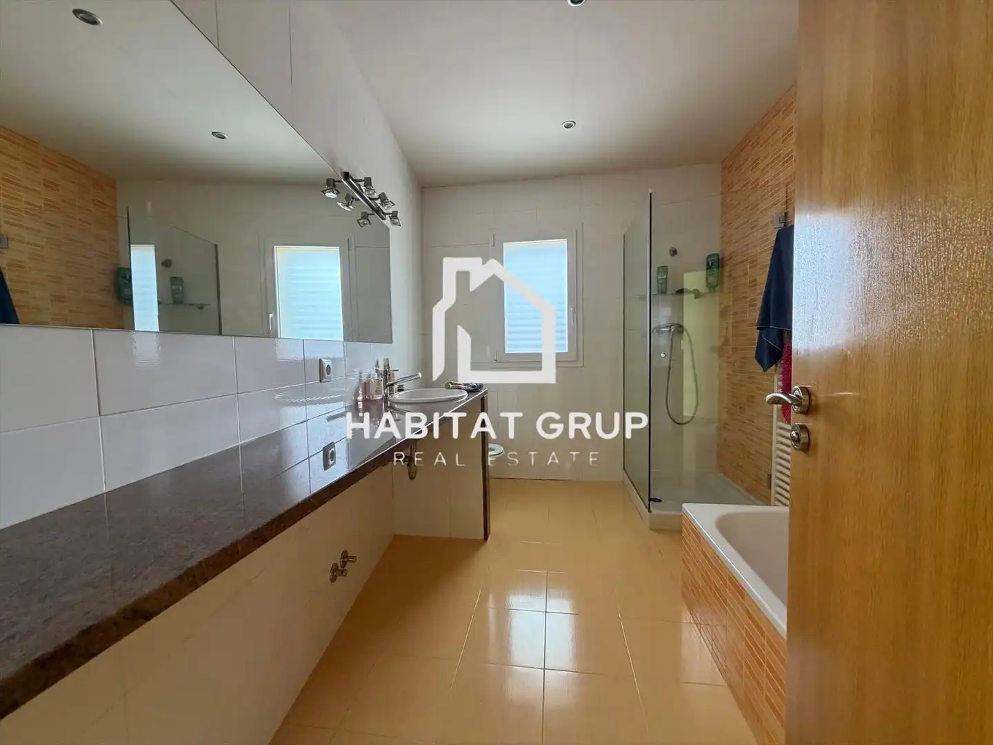 Bathroom of Houses for sale in Flaçà  with Heating