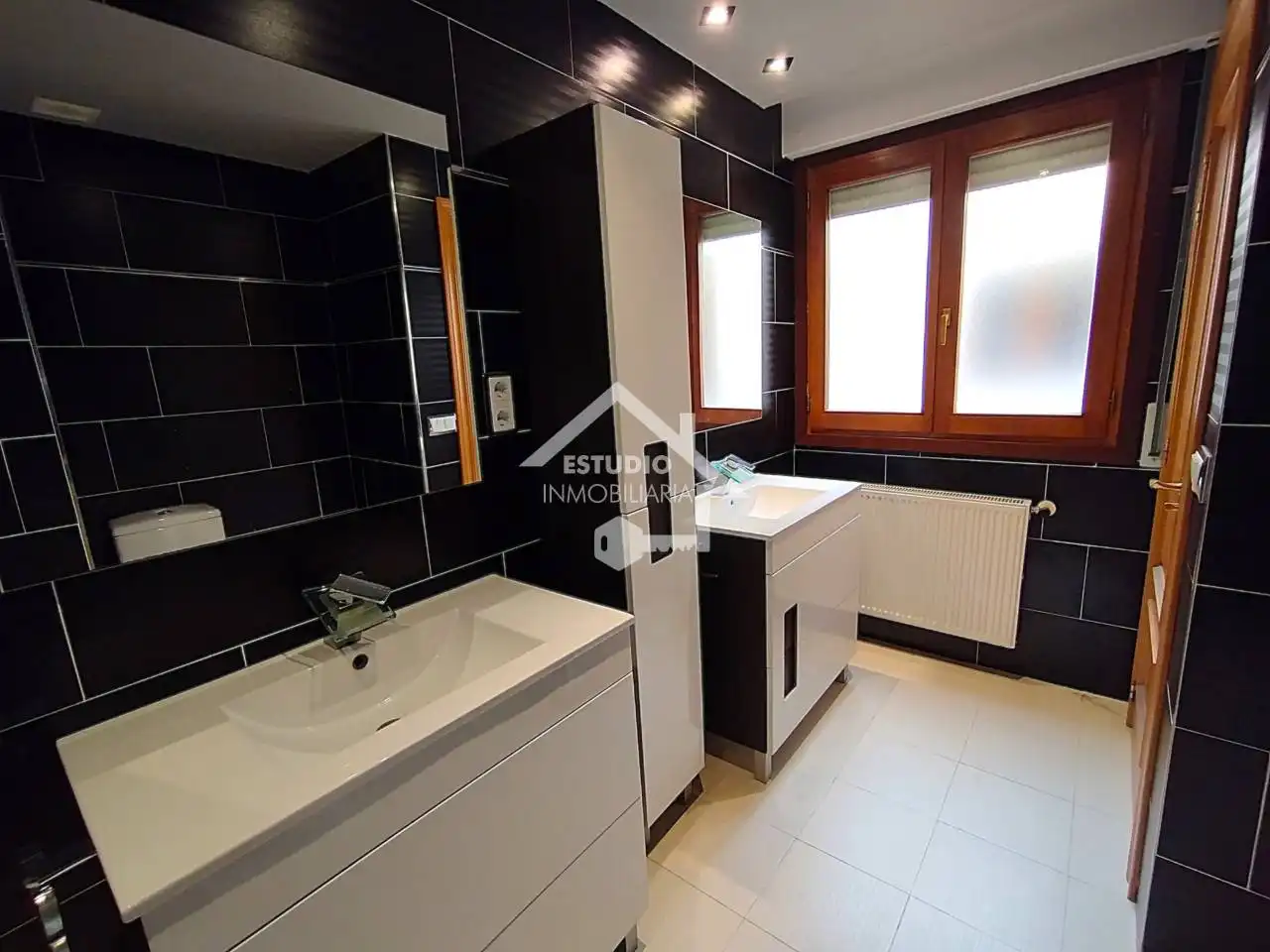 Baño de Dúplex en venta en Viana con Calefacción y Balcón