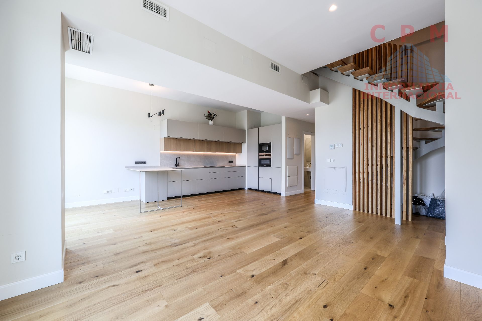 Sala de estar de Dúplex en venta en  Madrid Capital con Aire acondicionado, Calefacción y Parquet