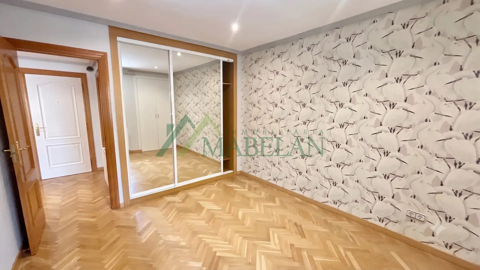 Schlafzimmer von Dachboden zum Verkauf in Las Rozas de Madrid mit Klimaanlage, Heizung und Parkett