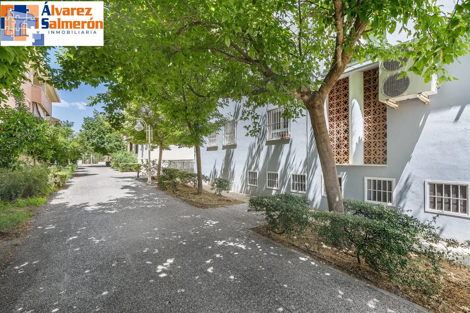 Vista exterior de Piso en venta en Granada con Aire acondicionado, Calefacción y Terraza