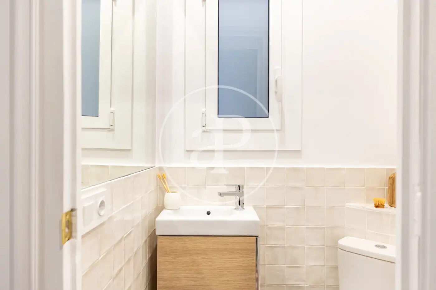 Badezimmer von Wohnung zum Verkauf in Barcelona mit Klimaanlage, Heizung und Balkon