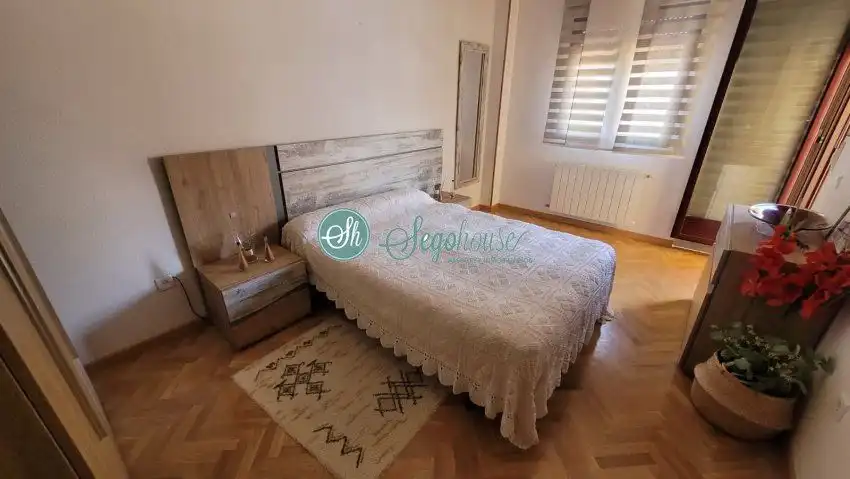 Dormitori de Casa o xalet en venda en Segovia amb Calefacció, Parquet i Terrassa