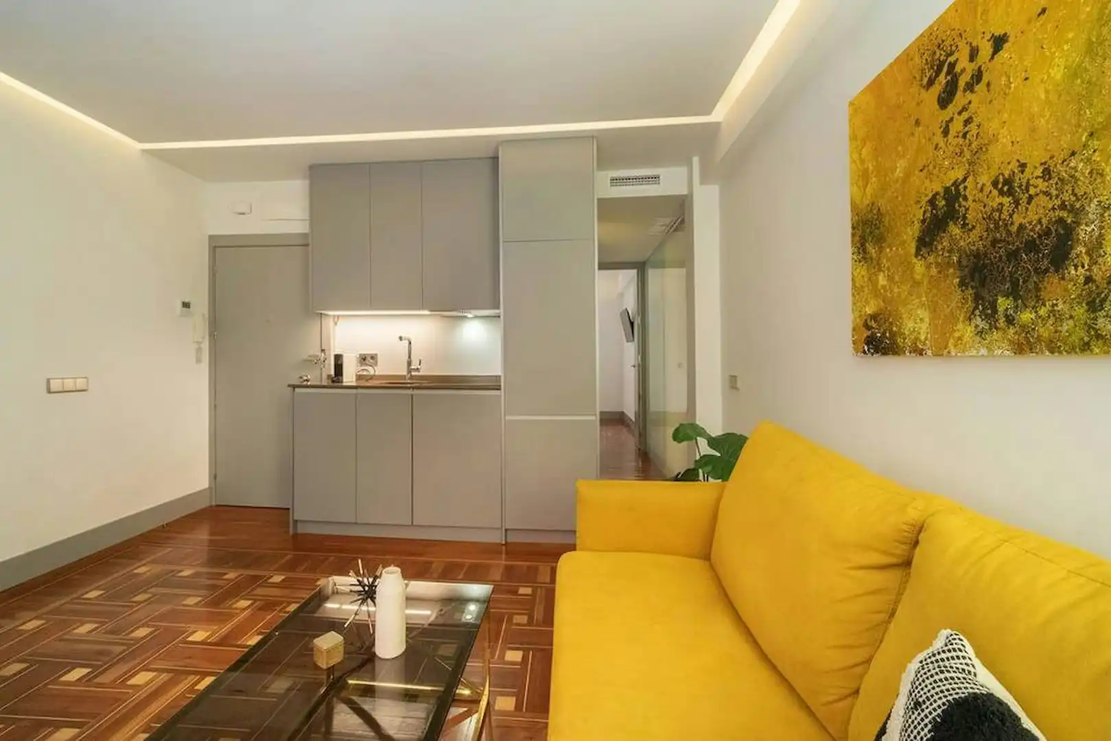 Living room of Flat for rent in Madrid  with Air Conditioner, Washing machine and TV