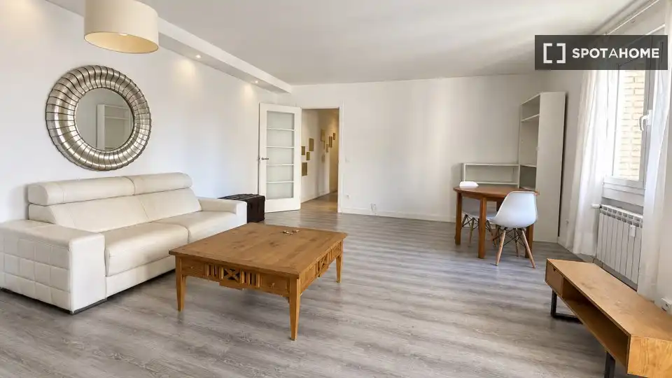 Wohnzimmer von Wohnung zur Miete in Fuencarral - El Pardo