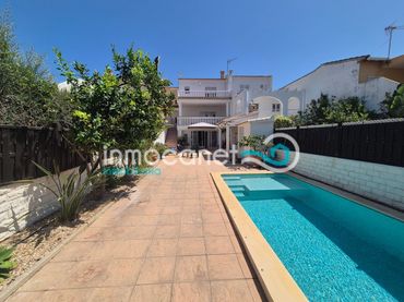 Adosado con piscina en venta en Oliva Nova