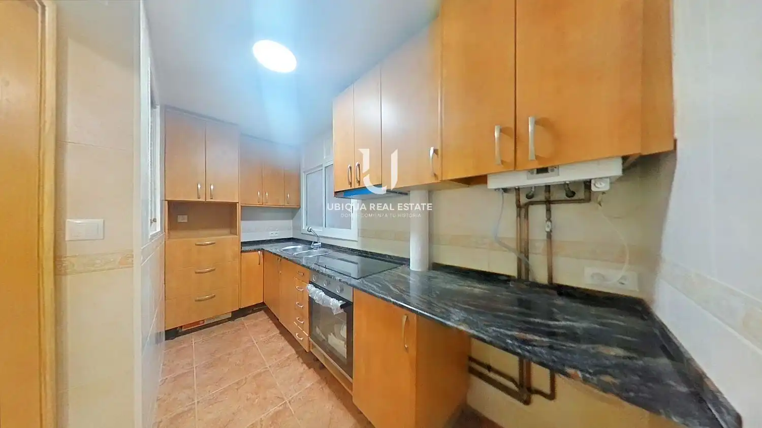 Küche von Wohnung zum Verkauf in Sant Feliu de Llobregat mit Heizung und Ofen