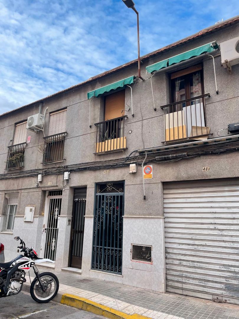 Vista exterior de Pis en venda en Elche / Elx amb Terrassa i Balcó