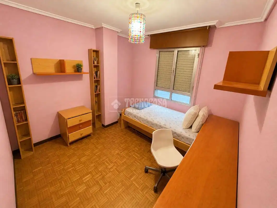 Habitación de Piso en venta en Santander con Calefacción y Alarma