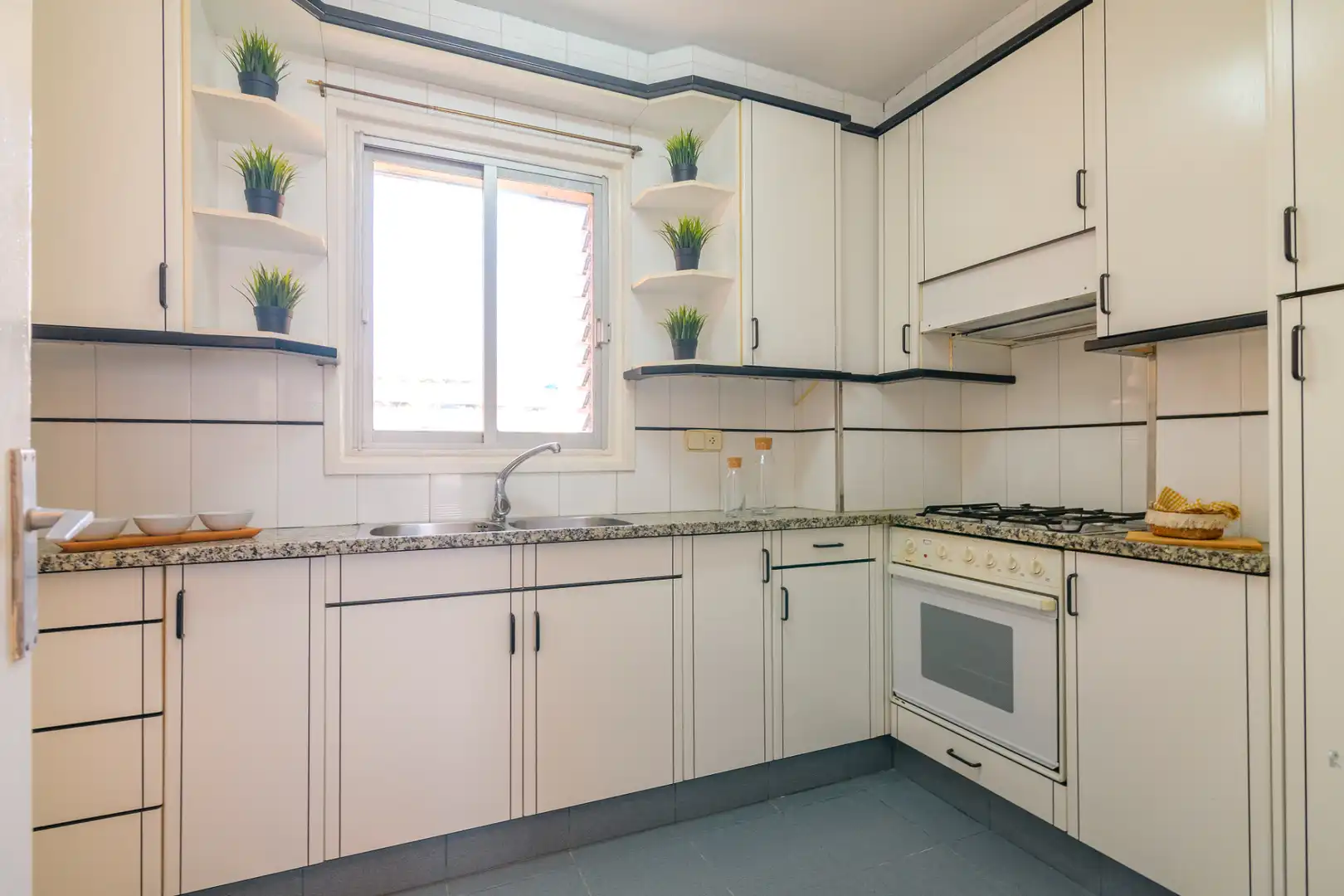 Kitchen of Flat for sale in Manresa  with Heating, Terrace and Oven